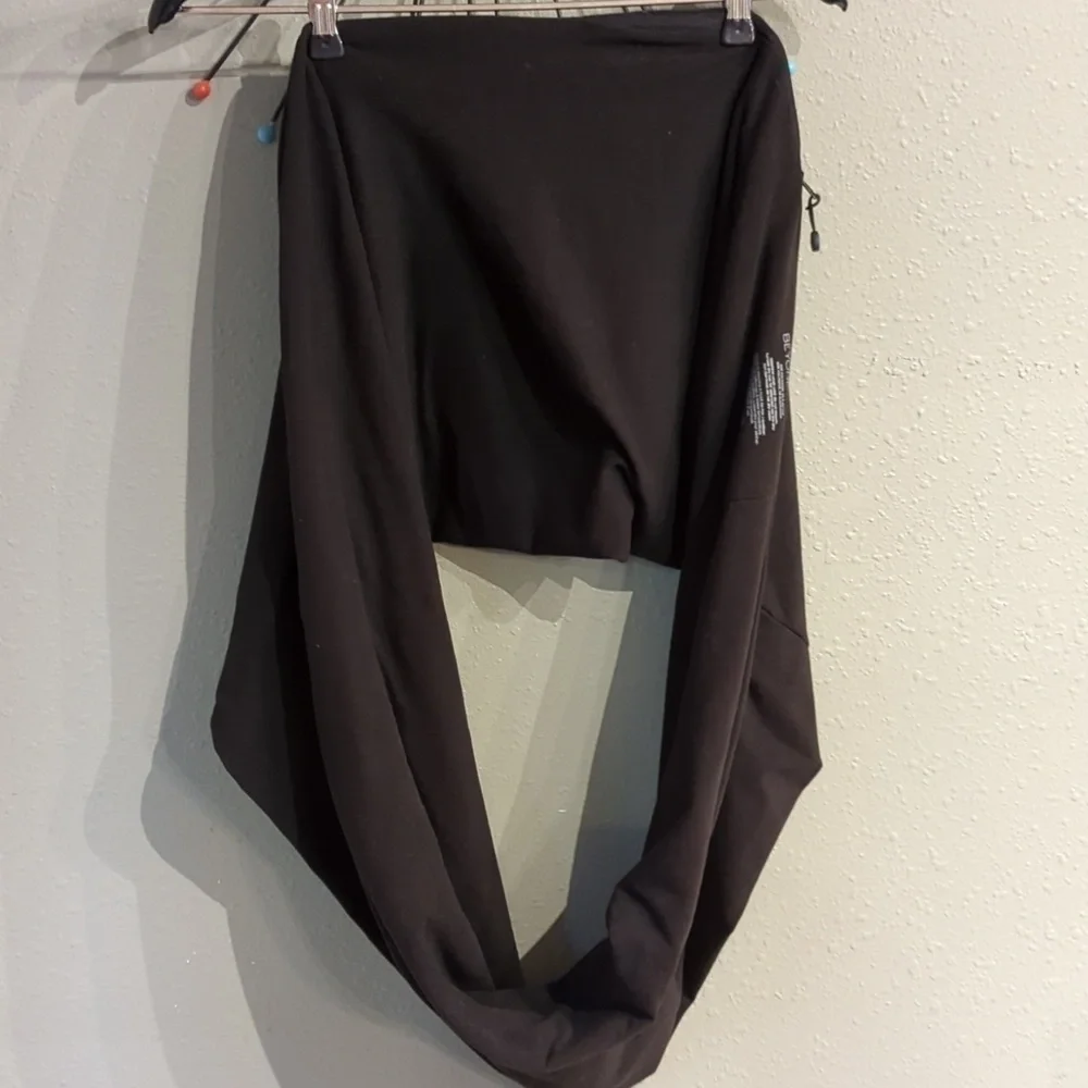 Beyond Yoga Infinity Warm Scarf Zip Pocket Black